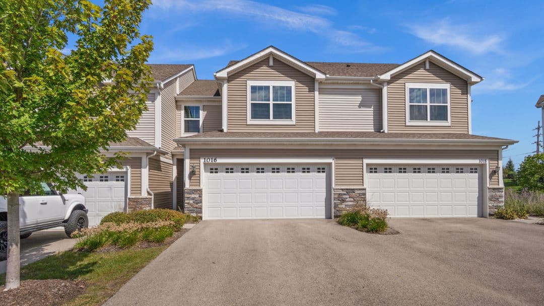 1016 Moraine Dr, South Elgin, IL 60177
